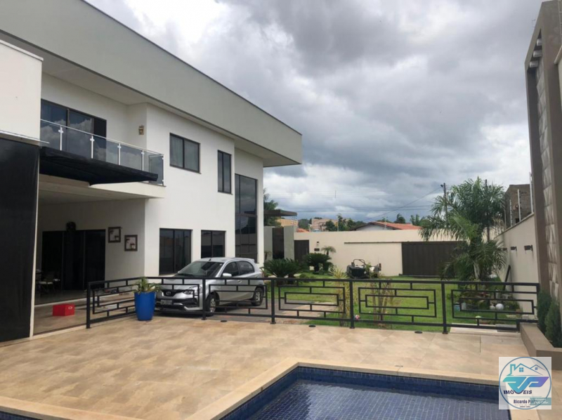 Casa à venda em Araguaína, com 3 quartos, 388m²
